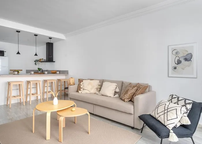 Stunning 3br flat near beach&puerto marina Ref 150